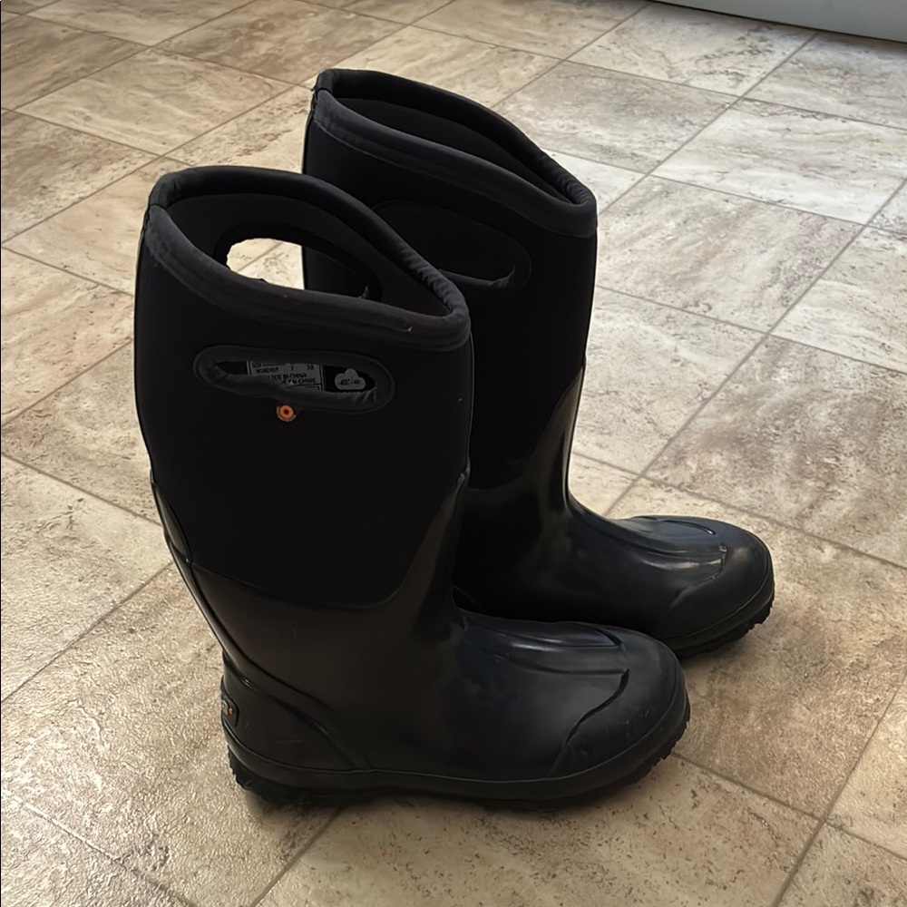 Almost brand new Bogs Black Waterproof Winter Rain Boots
